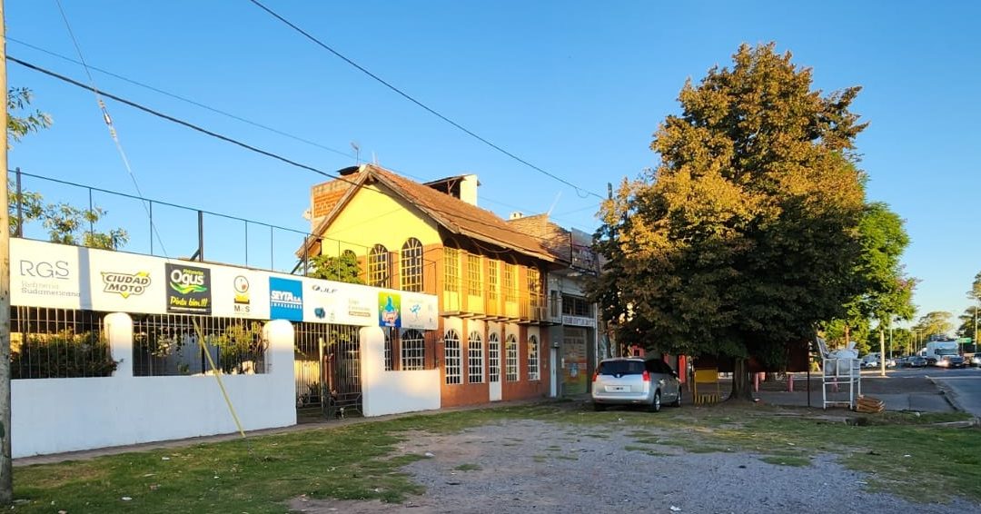 Cartelería en el frente de FOCAVA, Berazategui