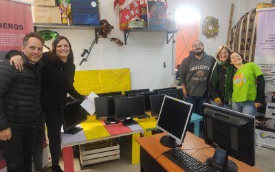 La tecnología como puente: compartimos monitores a Aula Móvil y te invitamos a sumarte a una experiencia cultural única